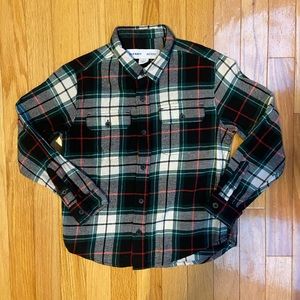 Old Navy boys flannel button down shirt, size small 6/7, color black green red